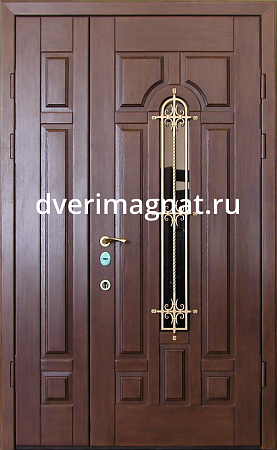 Железная двухстворчатая дверь с ковкой